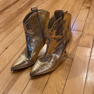 Guess Metallic Gold Snake-Texture Pointed-Toe Ankle Boots size 9.5